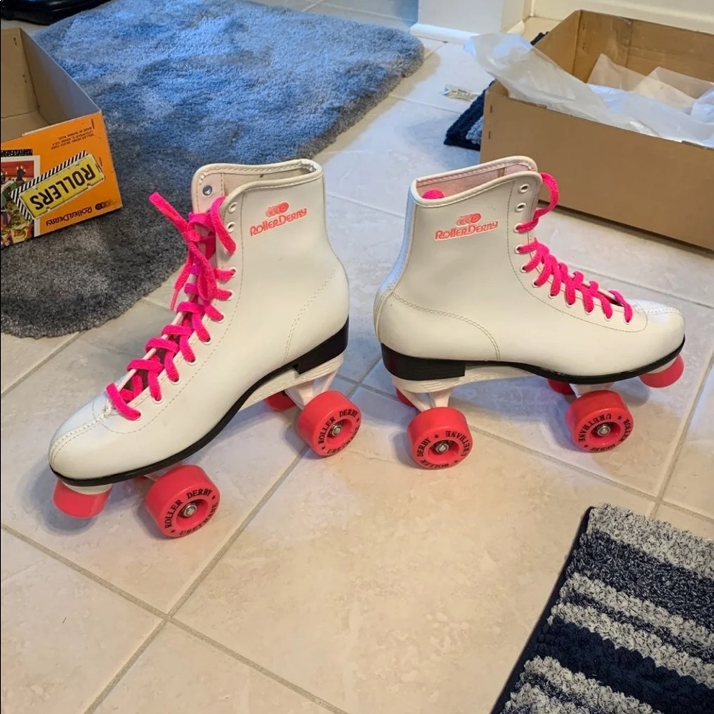 Roller derby roller skates
